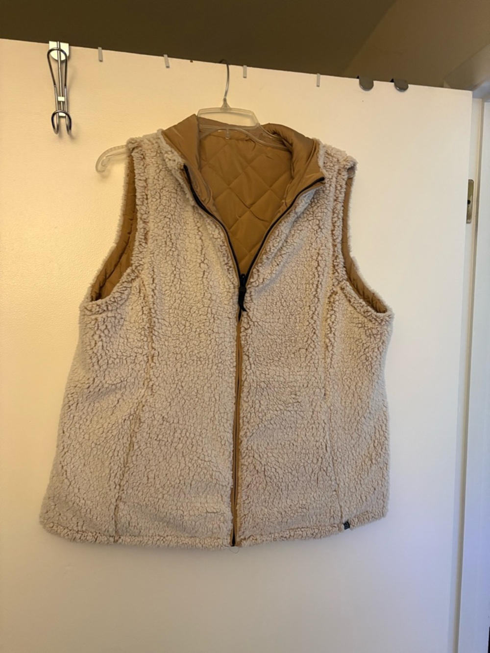 Free Country Quilted Fleece-Lined Reversible Vest in Camel - Picture 5 of 6
